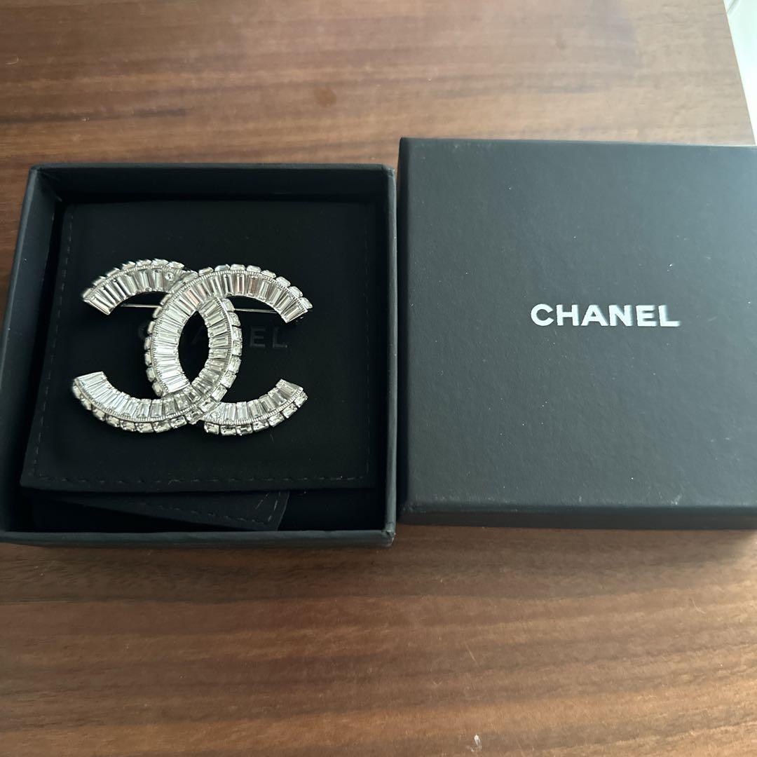 CHANELシャネル　ブローチ　シルバー