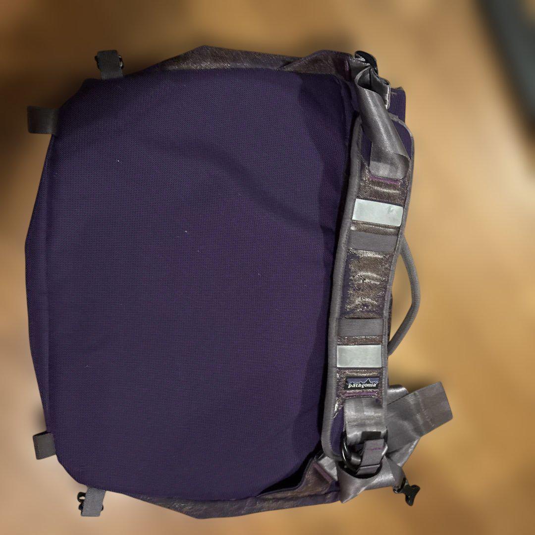 激レアはPatagonia メッセンジャーバッグ 紫 大容量 - メルカリ