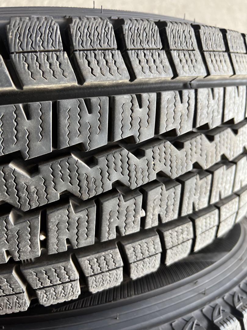 ハイエーススタッドレスタイヤ 195/80R15 4本セットほぼ新品溝