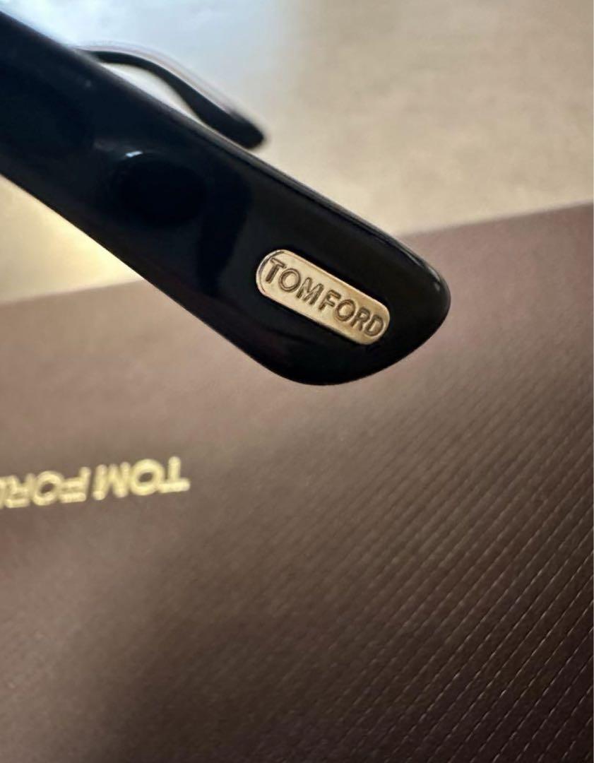 【TOM FORDサングラス】 TF817 01E