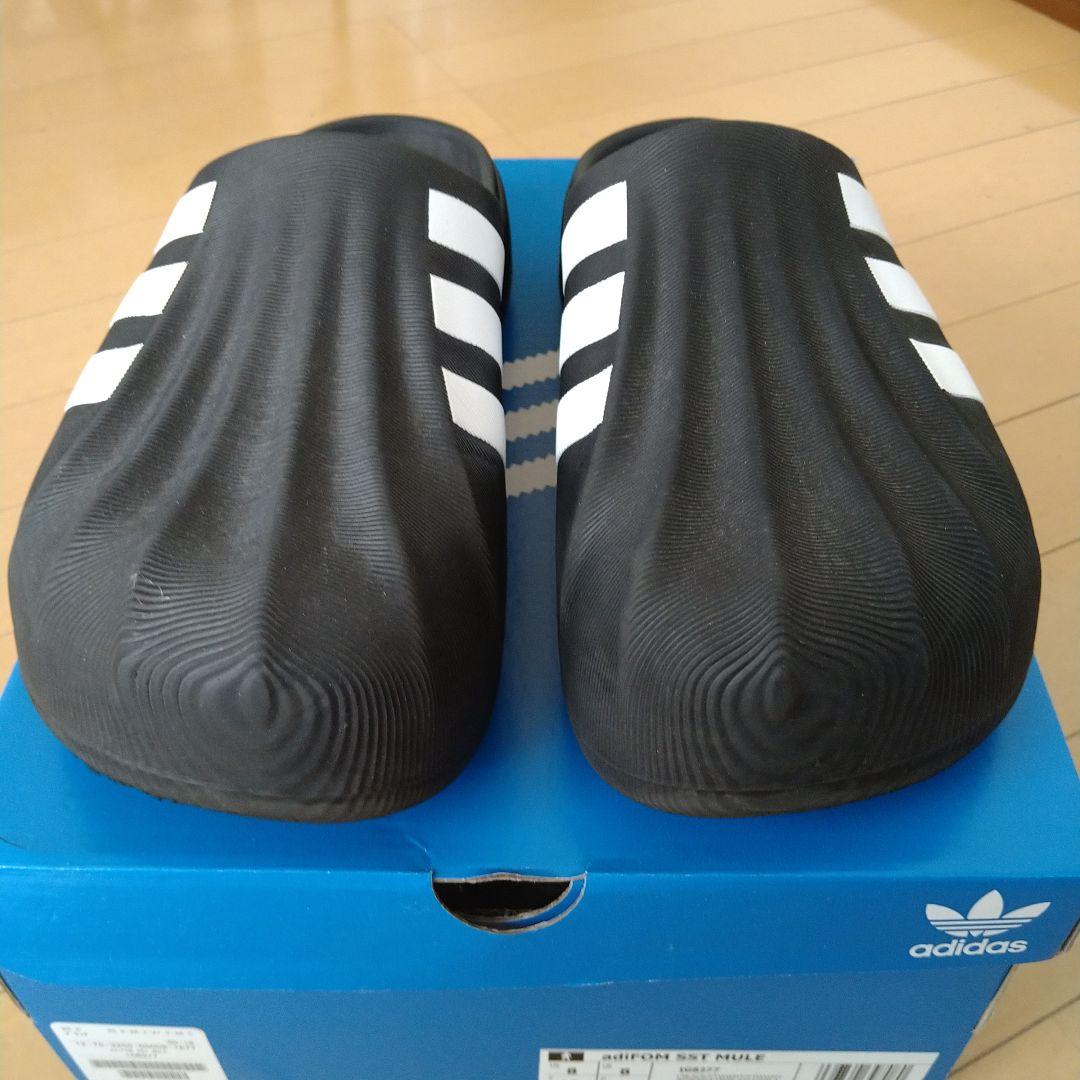 靴 adiFOM SST MULE