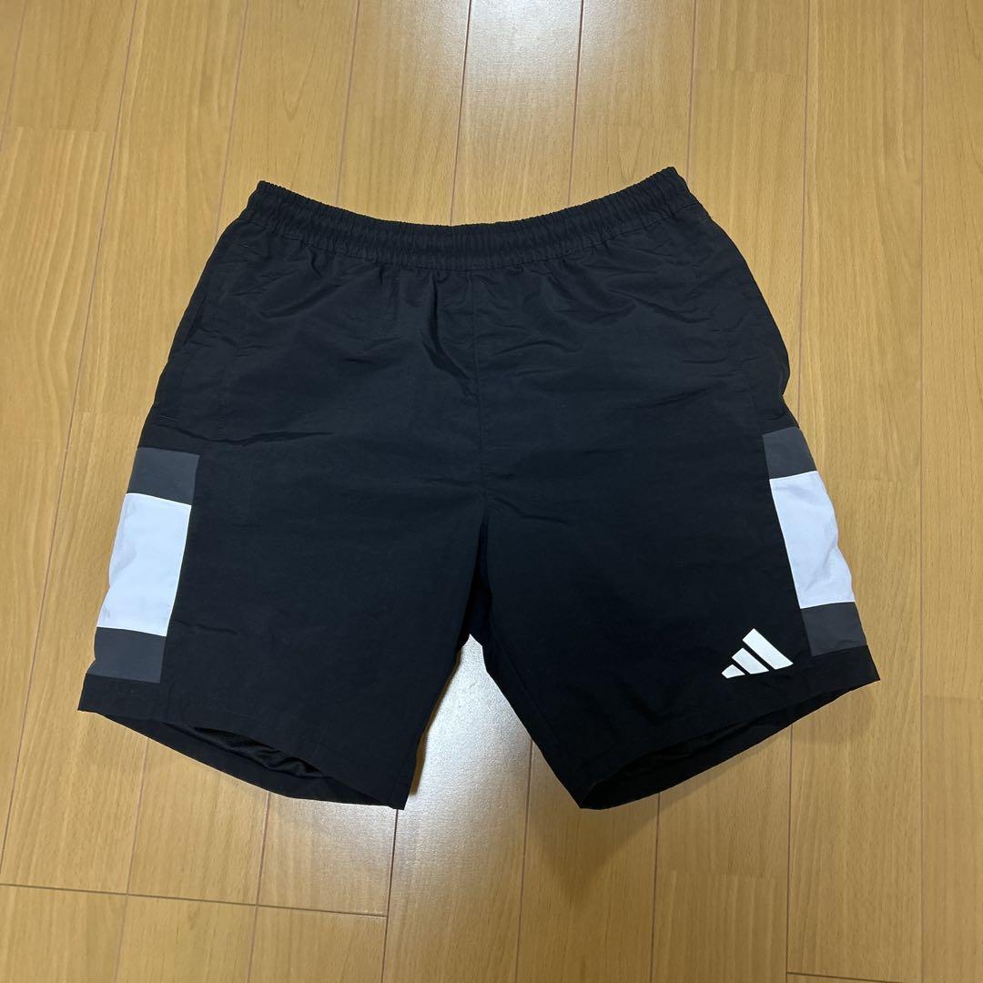adidas THREE STRIPES ショートパンツ