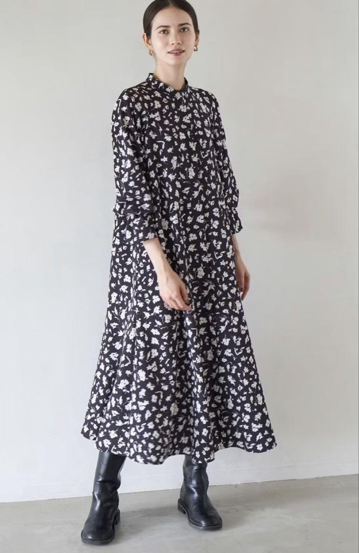 【美品】アンフィーロ 花柄プリントワンピース 黒 M