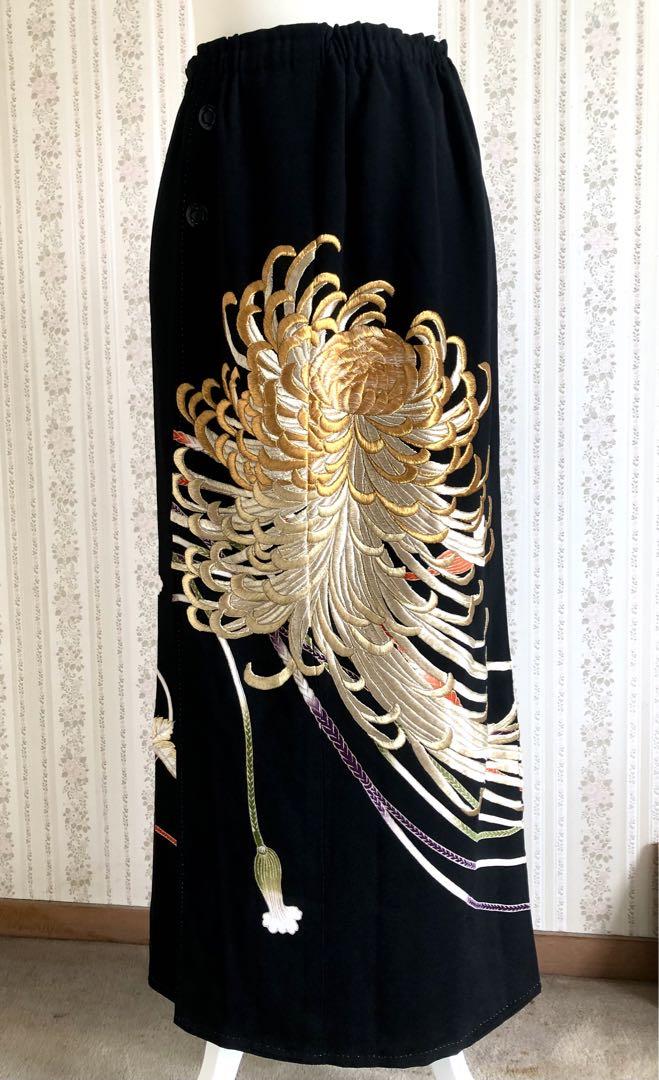 菊の刺繍入り黒留袖ロング巻きスカート