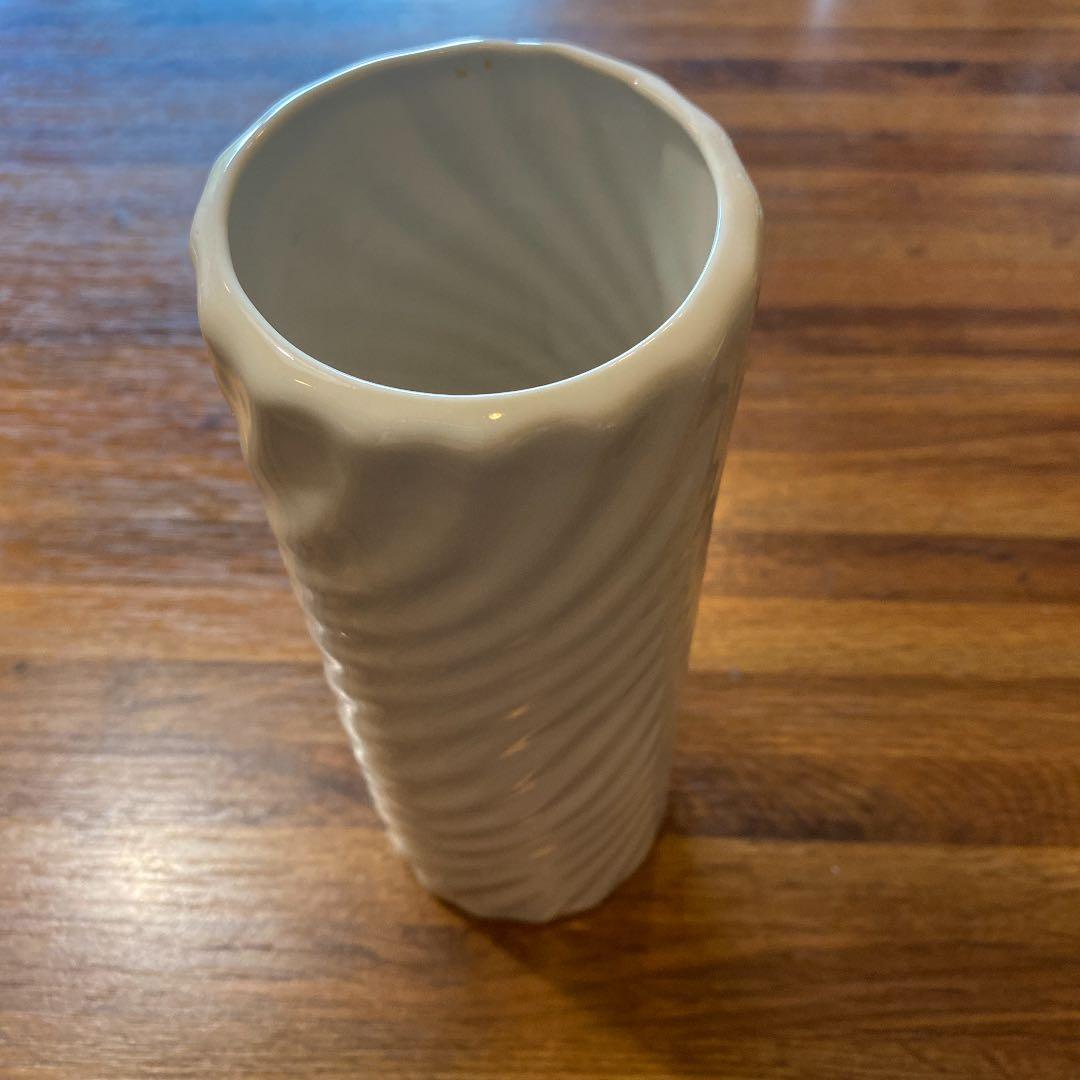 メルカリ 陶器 シンプル 白 インテリア 花瓶 花立て さいばし立て 靴ベラ立て 980 中古や未使用のフリマ