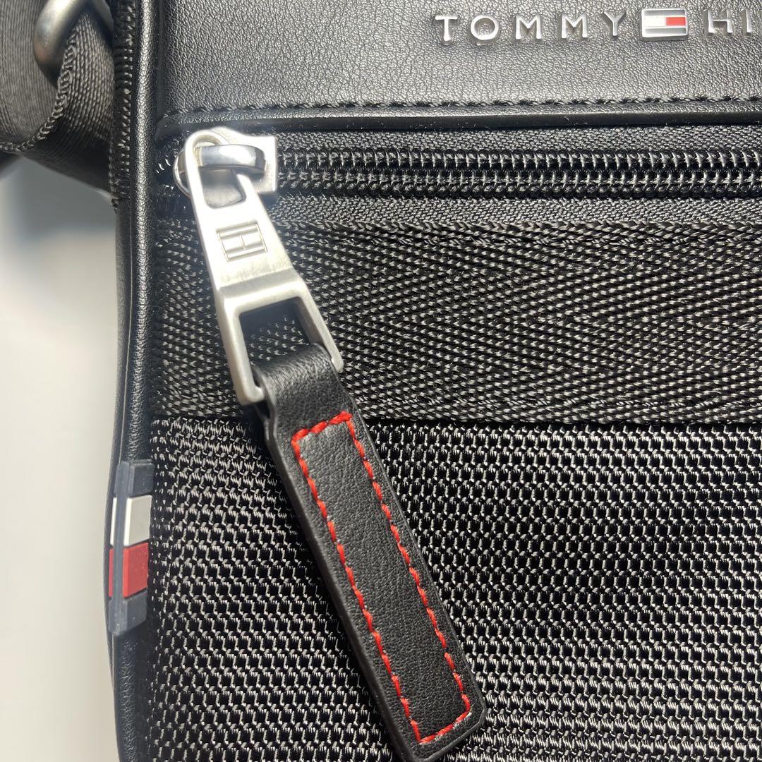 【新品】トミーヒルフィガー　ショルダーバッグ　斜め掛け　クロスバッグ ロゴ　黒