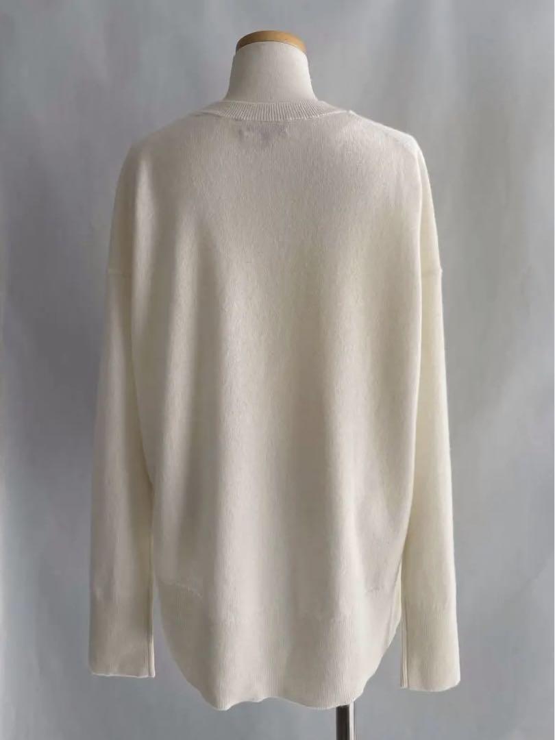 美品✨セオリー　カシミヤ 100% クルーネックニット　薄手　オフ白　スリット
