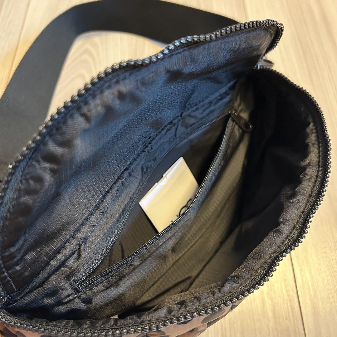 ★新品未使用★UGGアグGIBBS BELT BAG PUFF ベルトバッグ