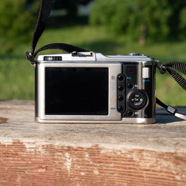 【写ルンです感覚のコンデジ】OLYMPUS PEN E-P1 24mm