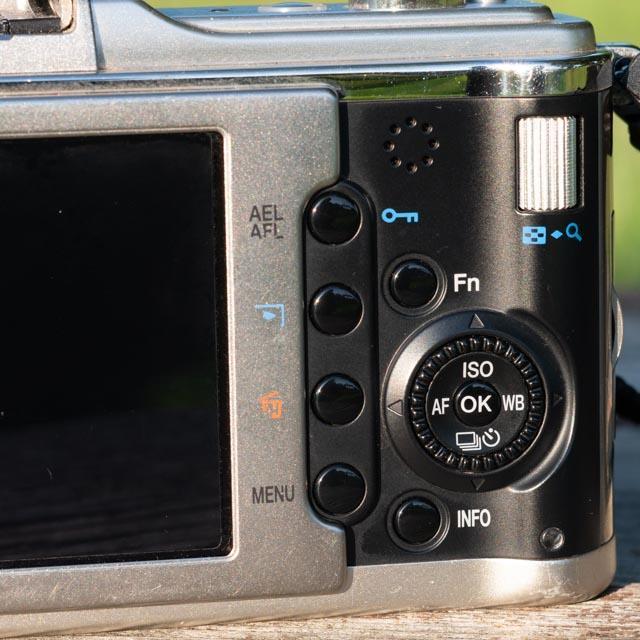 【写ルンです感覚のコンデジ】OLYMPUS PEN E-P1 24mm