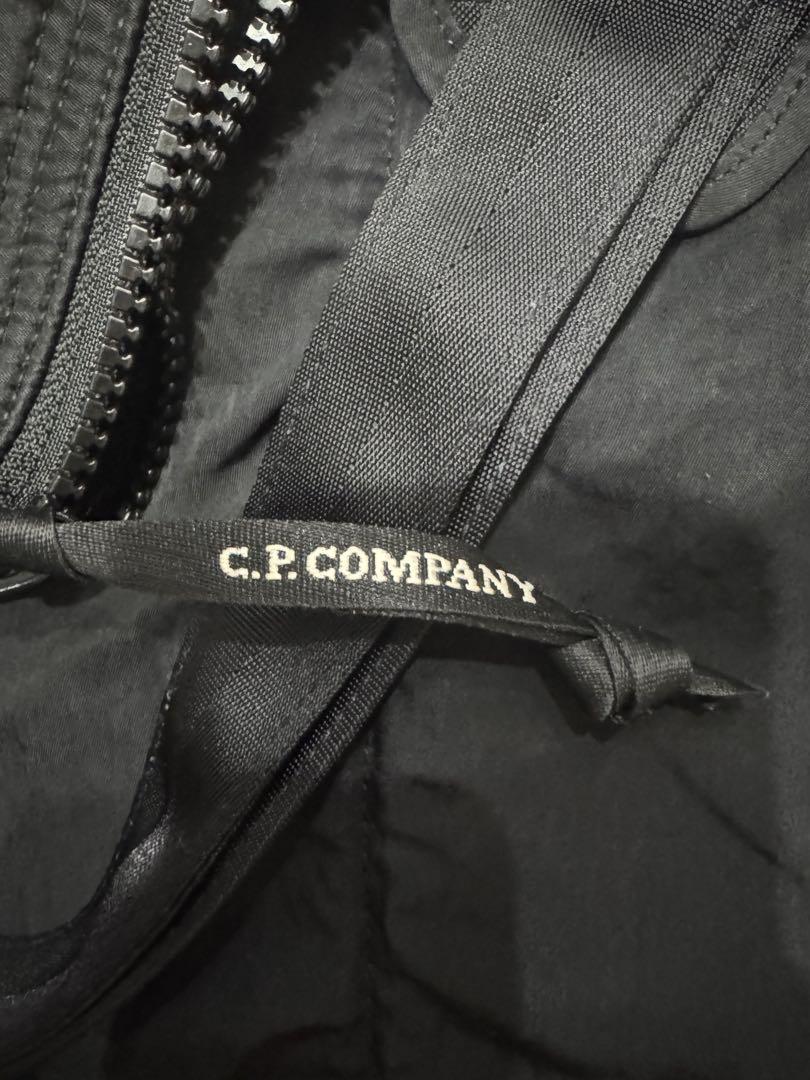 C.P. COMPANY ブラックショルダーバッグ