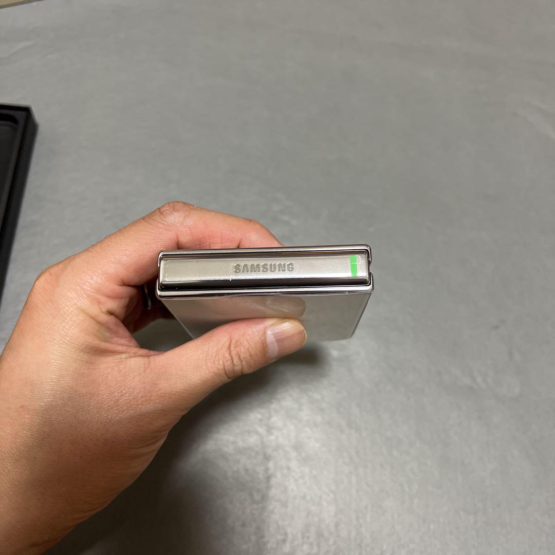 韓国版Zflip4 メゾンキツネ コラボモデル