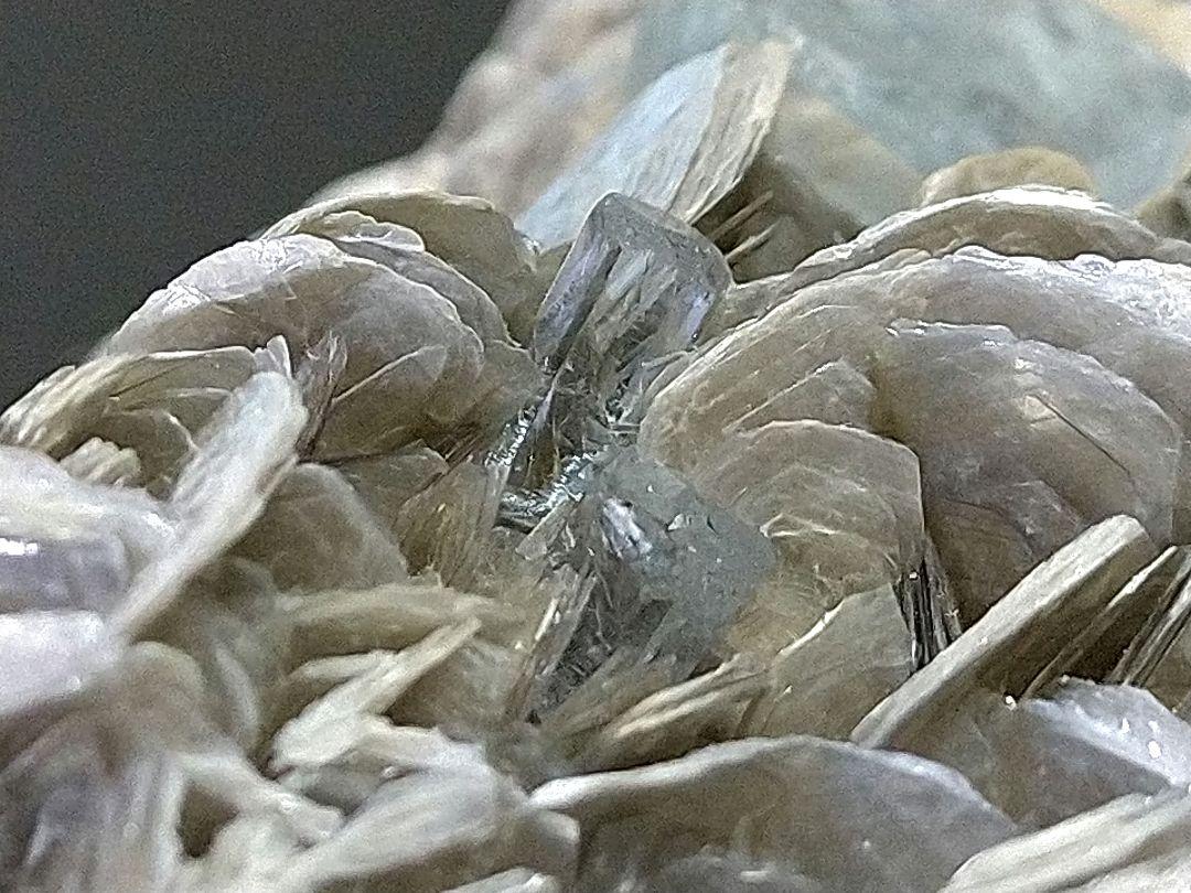 鉱物標本 アクアマリン 藍玉 緑柱石 パキスタン産 母岩付き 原石 大型標本
