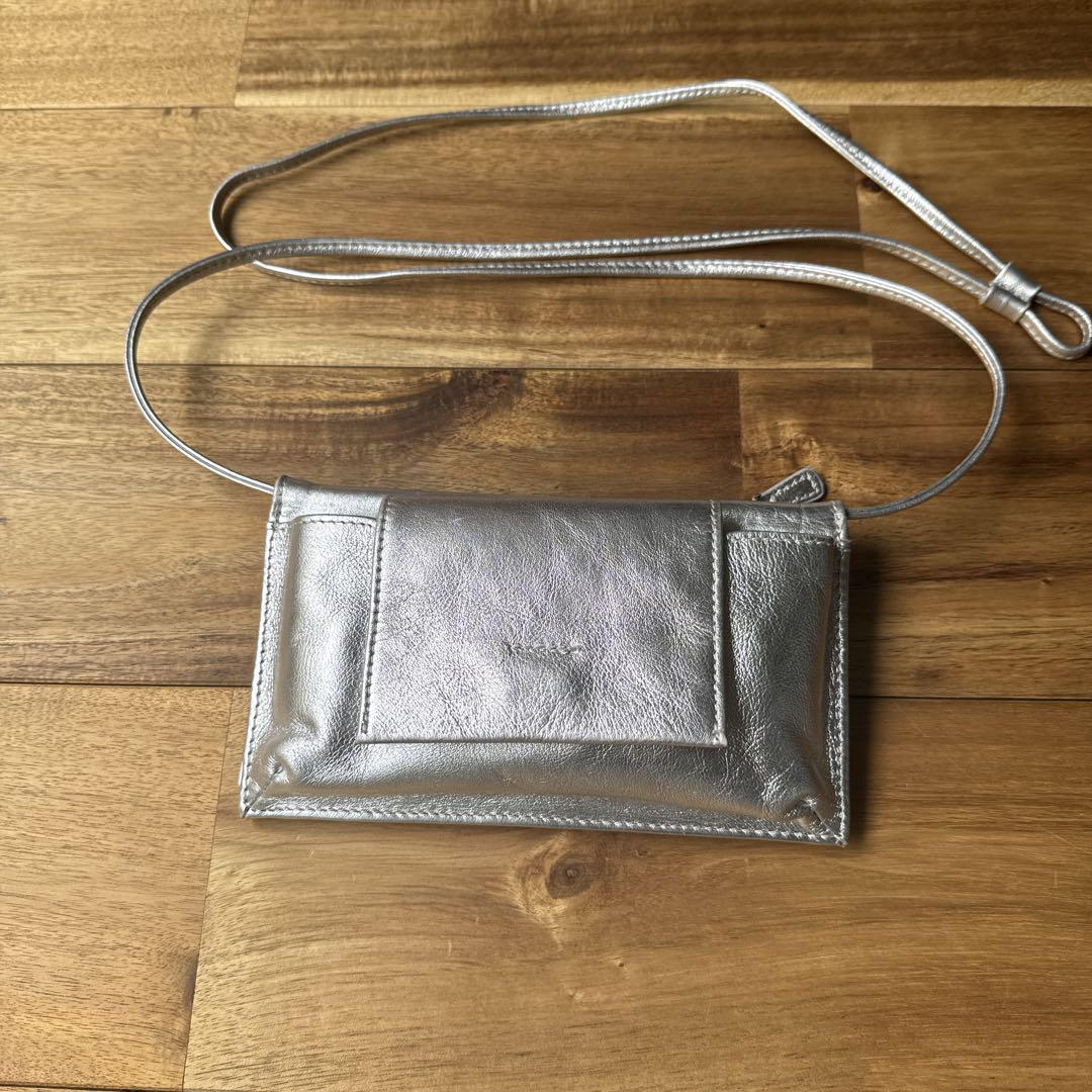 ［美品］earPAPILLONNER 本革モバイルウォレット横型ショルダーバッグ