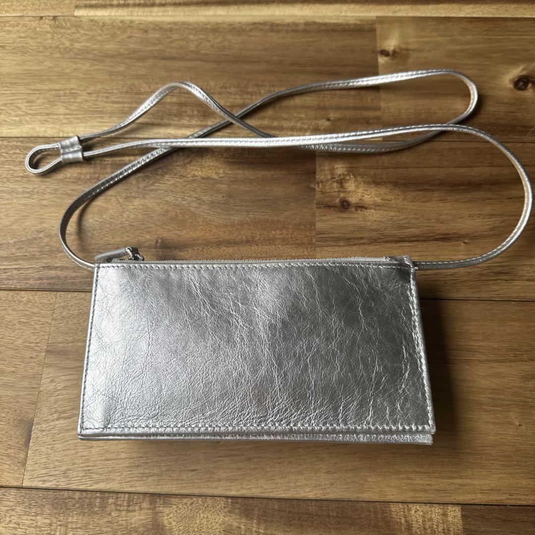 ［美品］earPAPILLONNER 本革モバイルウォレット横型ショルダーバッグ