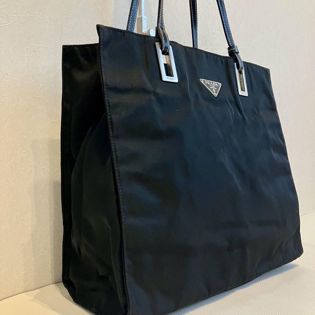プラダ 台形 トートバッグ 三角ロゴプレート ブラック ナイロン PRADA トートバッグ ナイロン ブラック レザー 三角ロゴプレート