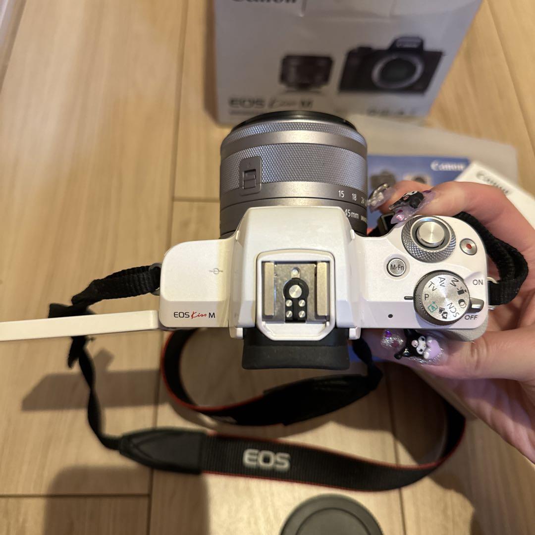 Canon EOS KISS M ホワイト ミラーレス一眼