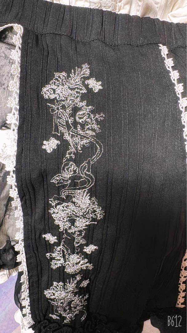 あ FRILL スカート
