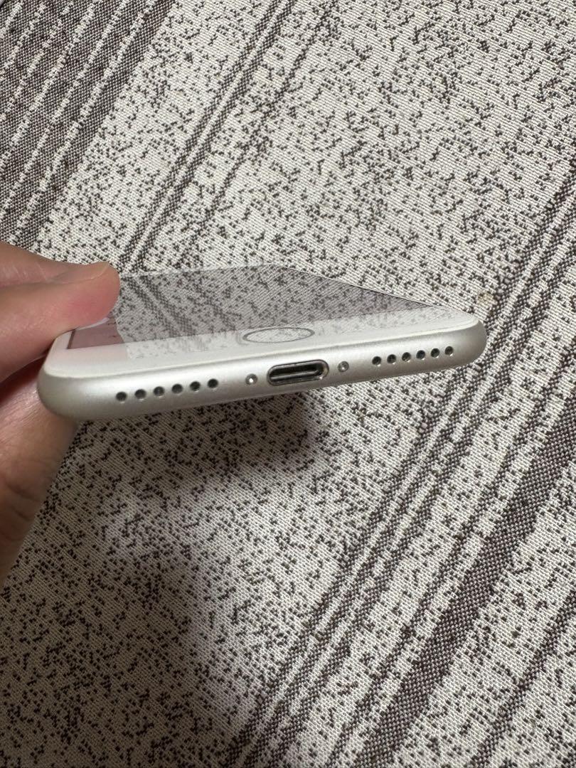 iPhone7 シルバー 32GB simフリー バッテリー交換済み 100