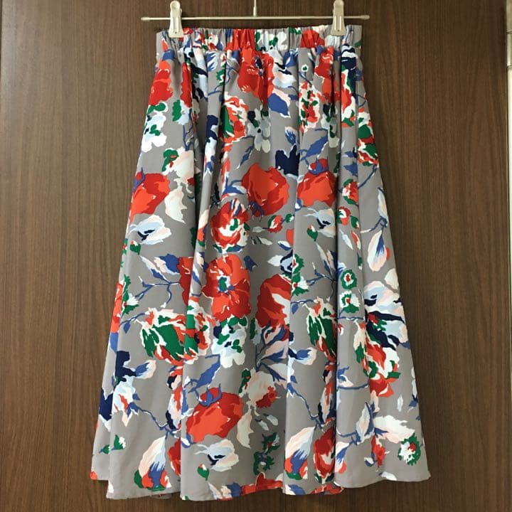 ViS 花柄膝下丈フレアスカート スカート