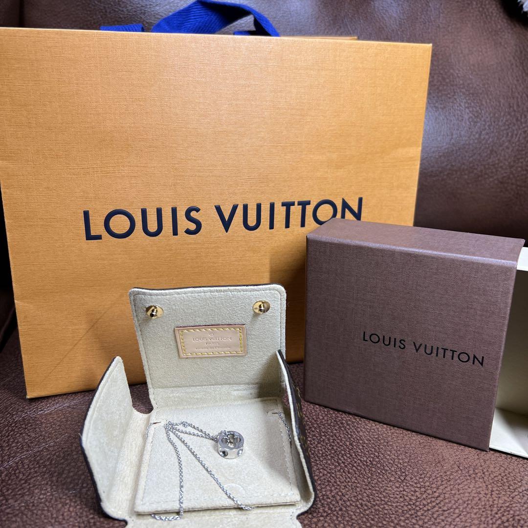 LOUIS VUITTONパンダンティフ　アンプラントネックレスUGI107