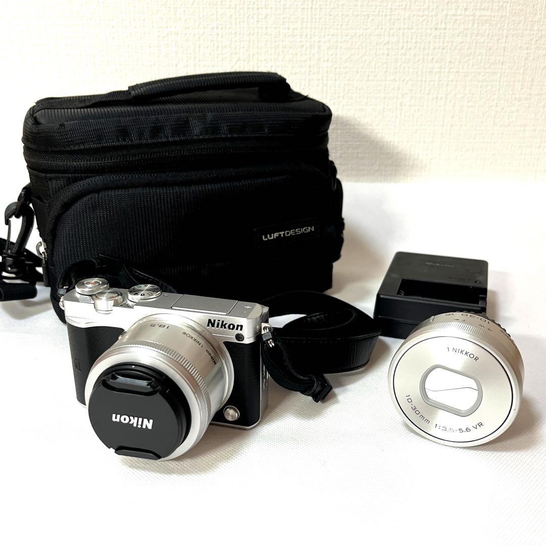 Nikon 1 J5 本体 ※レンズ1個とバック付き