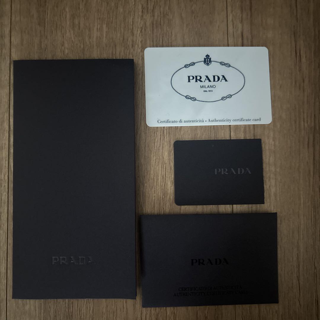 PRADA プラダ
