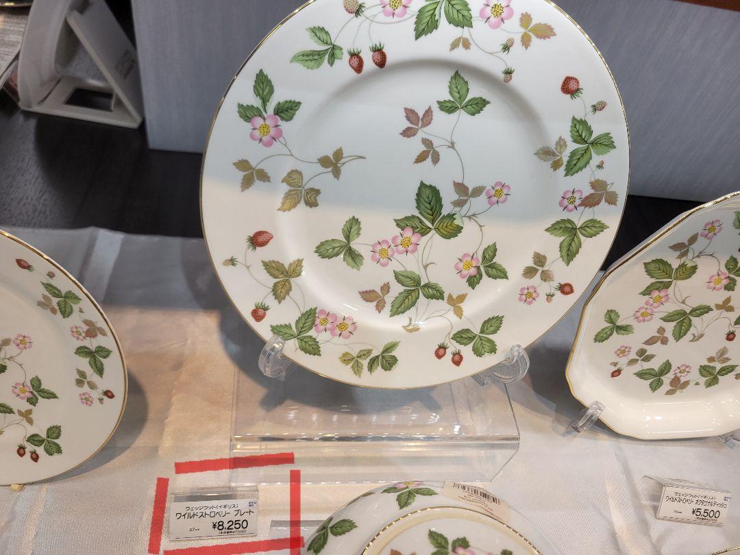 新品 WEDGWOOD イギリス製 お皿27cm 黒壺2枚セット