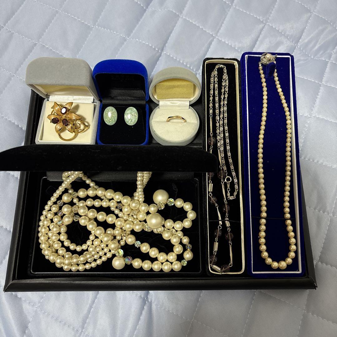 アクセサリー まとめ ネックレス リング ブローチ 遺品整理 遺品整理 ネックレス・イヤリング・ブローチ・指輪 - メルカリ
