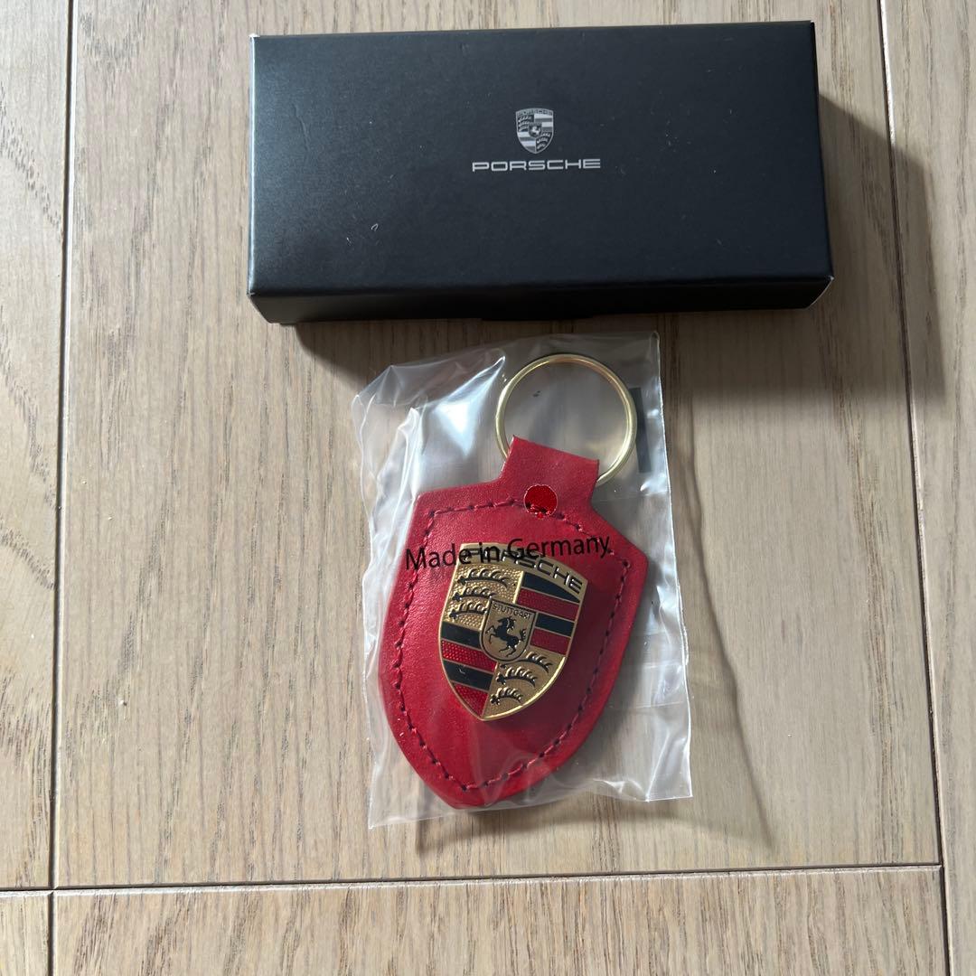 ポルシェ クレストキーリング　赤