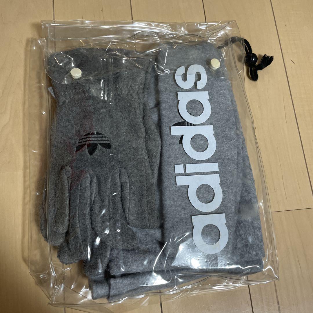 adidas グレー 手袋 マフラー ニット帽日本製　セット