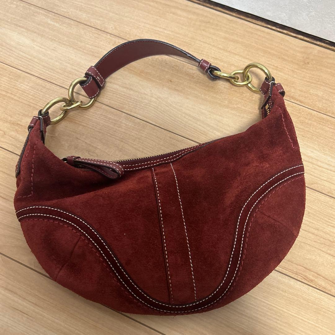コーチ 赤 スエード ショルダーバッグ ハーフムーン ボルドー コーチ 赤 スエード ショルダーバッグ ハーフムーン ボルドー