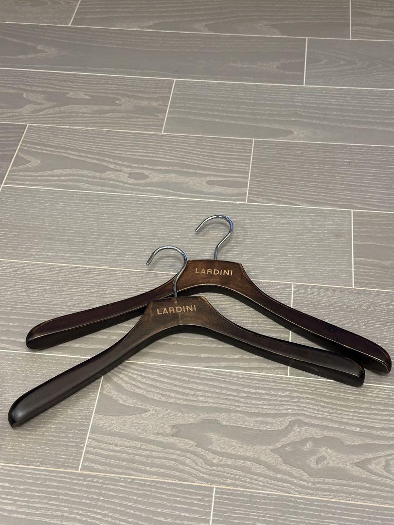 LARDINI 木製ハンガー 2本セット ダークブラウン - メルカリ