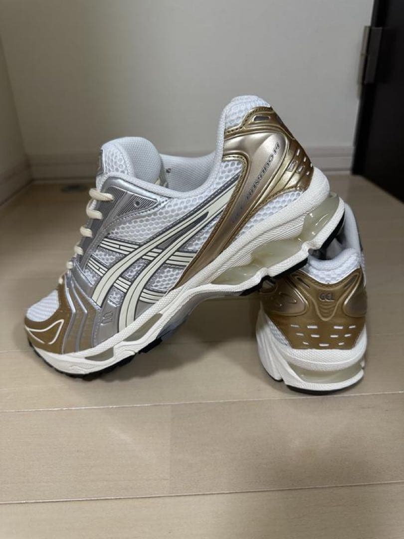 ほぼ未使用 ASICS アシックス GEL-KAYANO 14 28.5cm ほぼ未使用 ASICS アシックス GEL-KAYANO 14 28.5cm