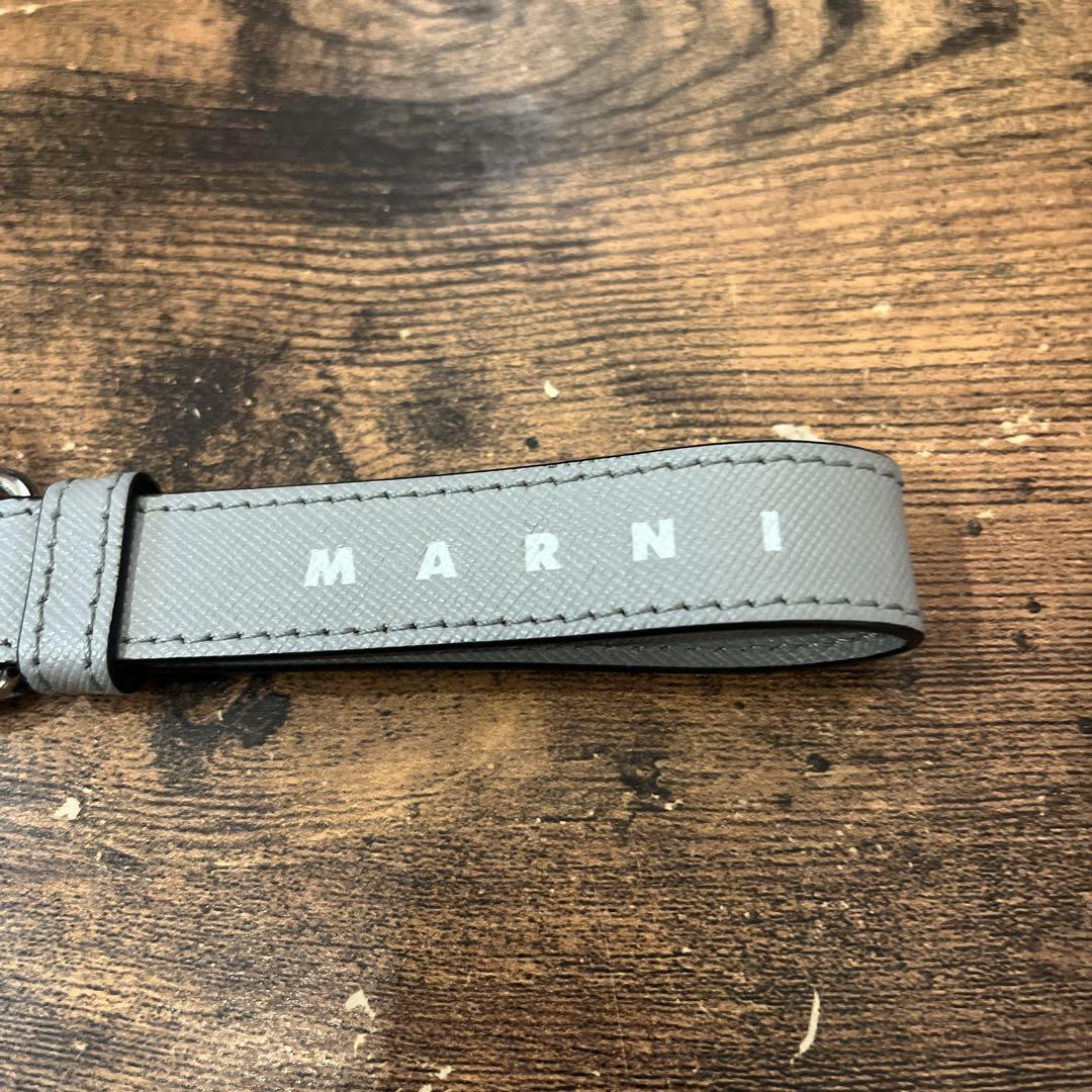 MARNI グレー レザー キーホルダー