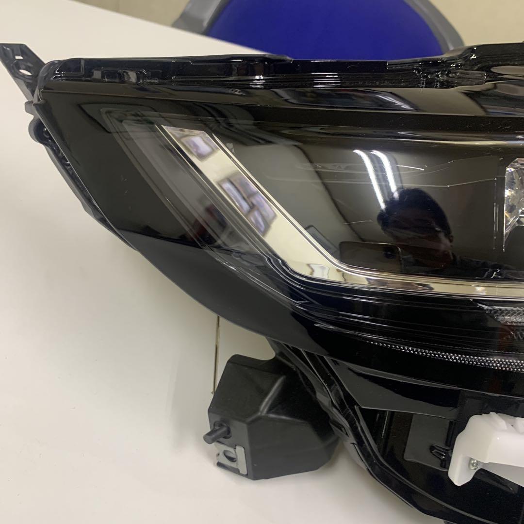 日産サクラ　LED右ヘッドライト
