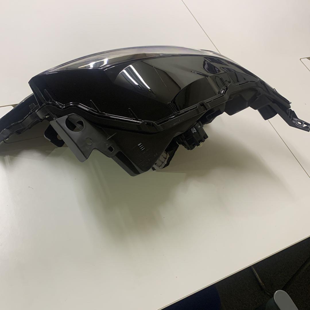 日産サクラ　LED右ヘッドライト