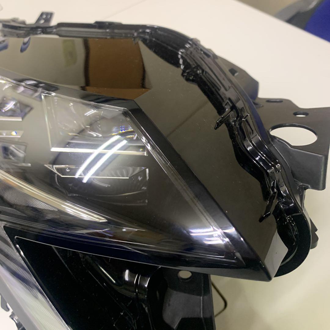 日産サクラ　LED右ヘッドライト