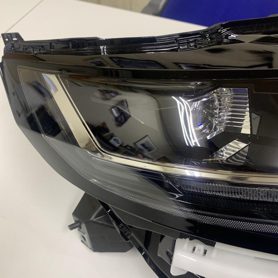 日産サクラ　LED右ヘッドライト