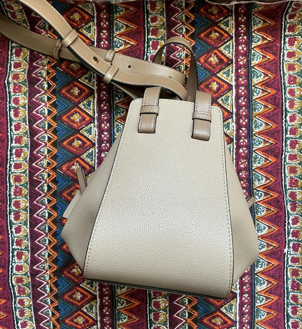 LOEWE ベージュ ショルダーバッグ