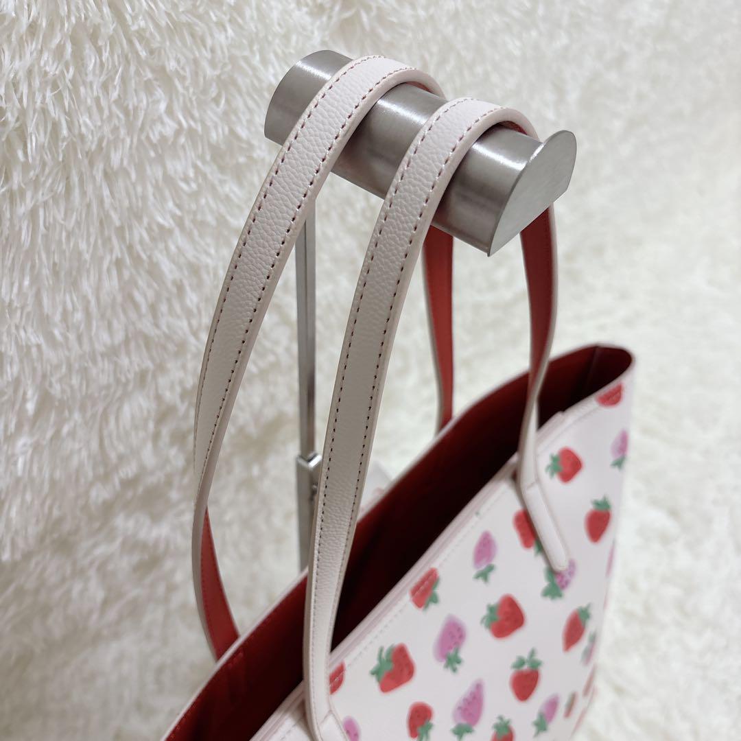 Cath Kidston いちご柄 ストロベリー トートバッグ キャスキッドソン いちご ストロベリー 大判トートバッグ - メルカリ