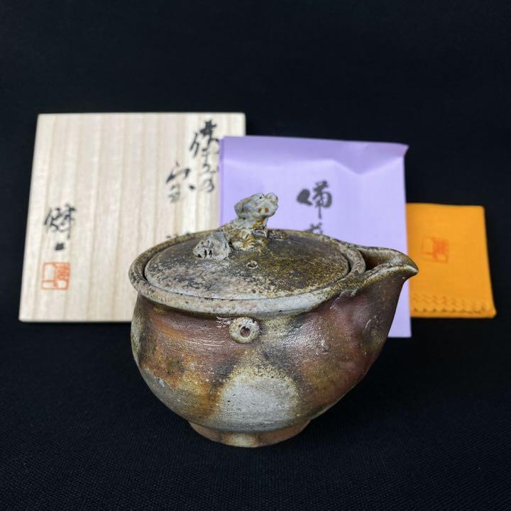 2c7-83備前焼 奥本健一作 宝瓶 共箱布 陶芸 年末のプロモーション大特価!
2c7-83備前焼 奥本健一作 宝瓶 共箱布 陶芸 年末のプロモーション大特価!