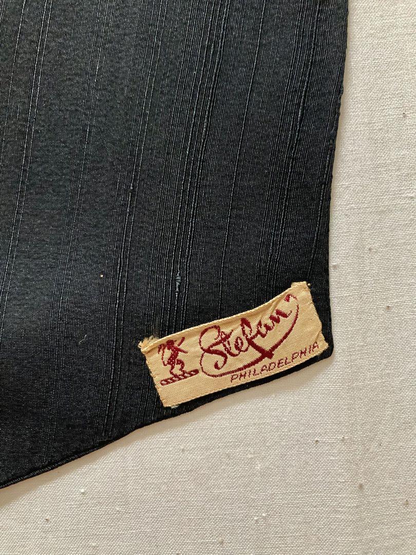 アンティ-クアスコットタイ(刺繍文字、シルク生地)