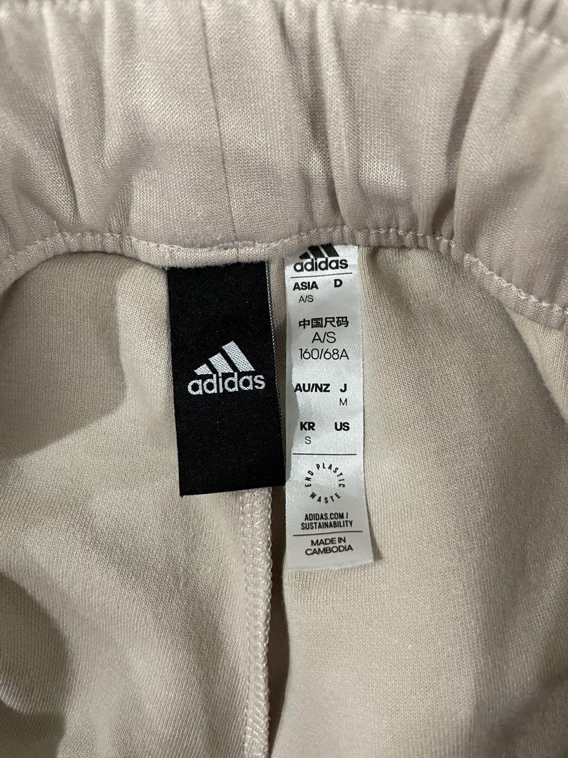 adidas トラックスーツ　EVE06 IC0391