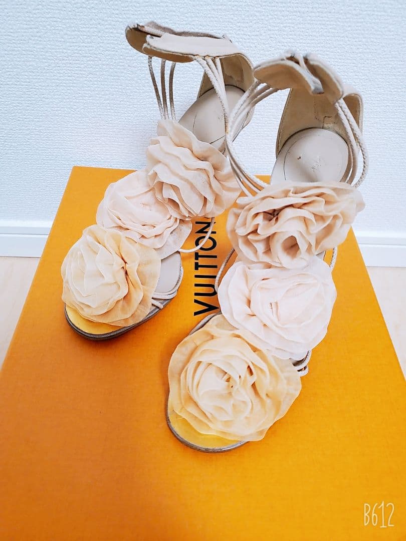 メルカリ ジュゼッペザノッティ ベージュ サンダル レア お花 可愛い お洒落 ジュゼッペザノッティ 4 000 中古や未使用のフリマ