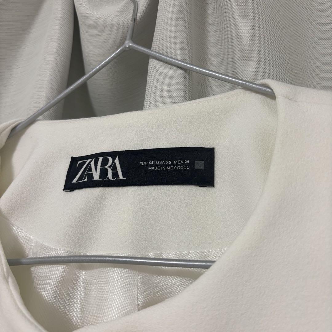 ☆ドイツ発*ZARA*新作*GOLDボタンストライプブレザー/WHITE☆ ZARA - ZARA ボタンディテール付きテクスチャー入り生地ブレザー