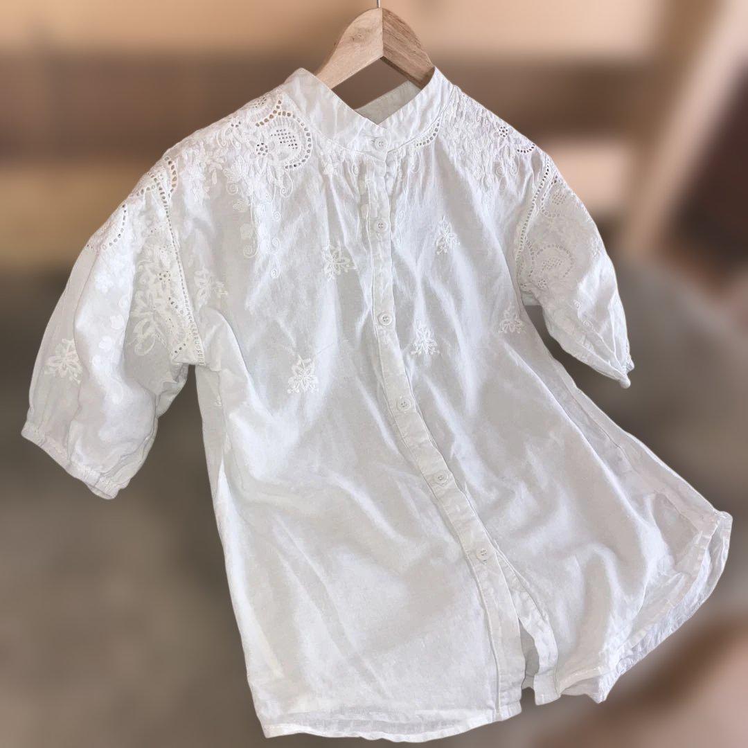 emi+ 刺繍スタンドカラーブラウス (ヌキテパ イエナ アーバン
