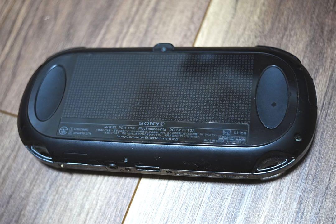 PS Vita 初期型 PCH-1100 3G/Wifiモデル