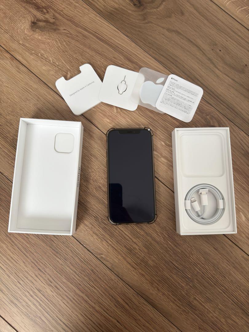 Casetify Matin Kim iPhone13proケース シルバー