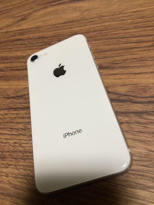 スーツ特別割引クーポン iPhone8 64G ホワイト 携帯電話本体
